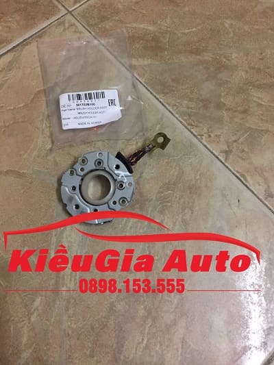 Banphutungoto.vn - CHỔI THAN ĐỀ HYUNDAI ACCENT - 361702B100-3 Banphutungoto.vn - CHỔI THAN ĐỀ HYUNDAI ACCENT - 361702B100-3