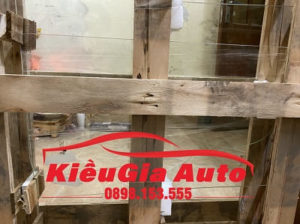 Banphutungoto.vn - KÍNH GÓC CÁNH CỬA HYUNDAI HD120 - KS160124