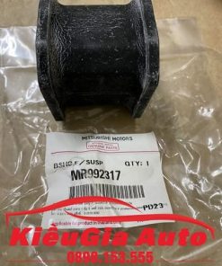 Banphutungoto.vn - CAO SU CÂN BẰNG TRƯỚC MITSUBISHI TRITON - MR992317-1
