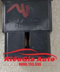 Banphutungoto.vn-Công tắc báo dùng khẩn cấp Hyundai Porter 2-93790-4F000
