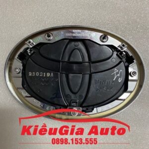 Banphutungoto.vn - Lô gô trước Toyota Hilux 2016-2023 - 753120K050.1 Banphutungoto.vn - Lô gô trước Toyota Hilux 2016-2023 - 753120K050.1
