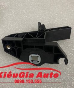 Tai cài cản trước Mercedes AMG C63 W205 2014-2021