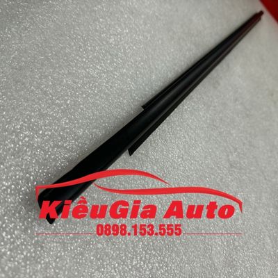 Nẹp chân kính ngoài Toyota Vios 2018-2020 Nẹp chân kính ngoài Toyota Vios 2018-2020