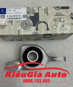Cao su càng A dưới Mercedes GL450 W164 2006-2012