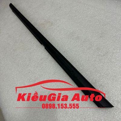 Nẹp chân kính ngoài Ford Laser 1999-2005 Nẹp chân kính ngoài Ford Laser 1999-2005