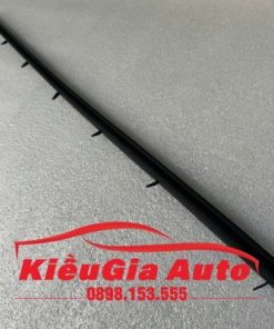 Nẹp chân kính trong Toyota Innova 2006-2015