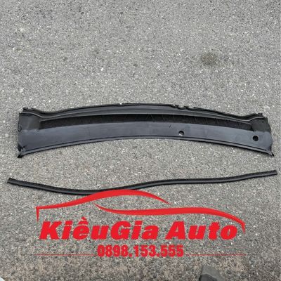 Máng xối chân kính chắn gió trước Ford Focus 2005-2012 Máng xối chân kính chắn gió trước Ford Focus 2005-2012